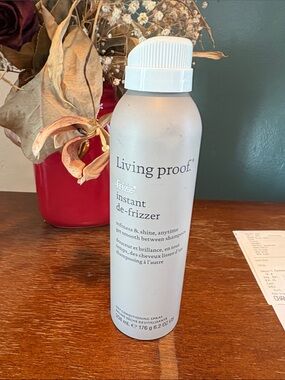 Living Proof Instant De-Frizzer Spray – White Bottle with White Cap